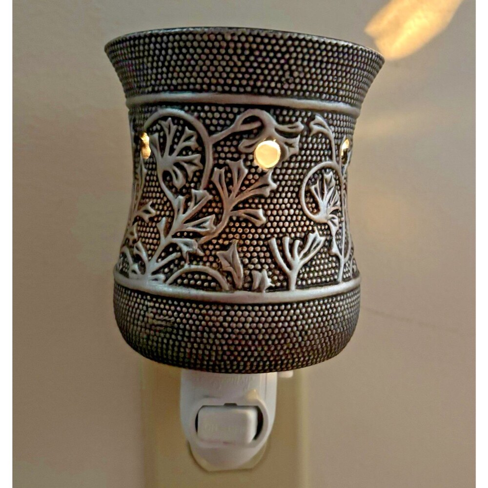 Scentsy Silvervine Mini Wall Plug In Boho Nightlight Wax Warmer Melt Burner